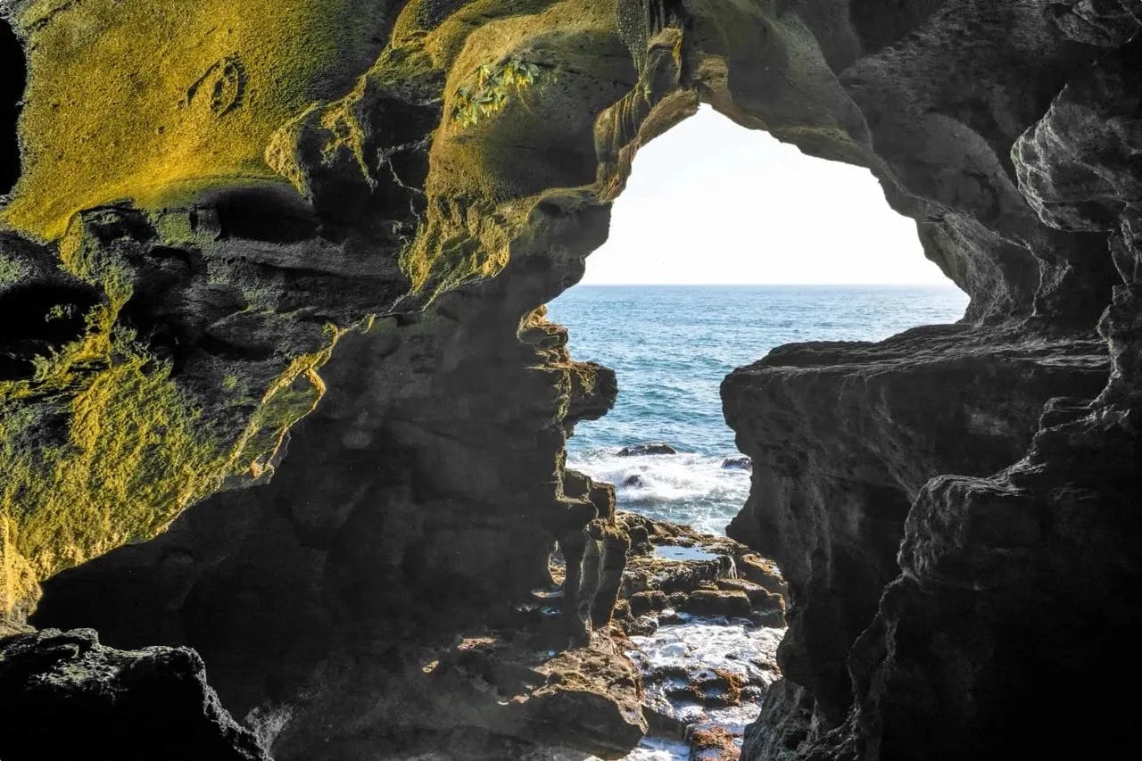 Les grottes d'Hercule : mystères et vues panoramiques sur l'Atlantique