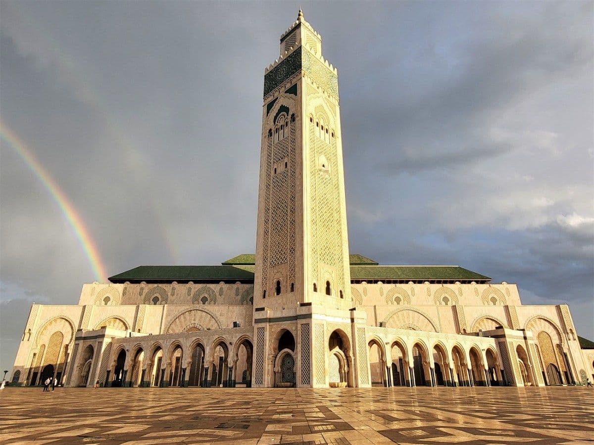 Mosquée Hassan II - Monument Architectural Ouvert au Dialogue Interculturel